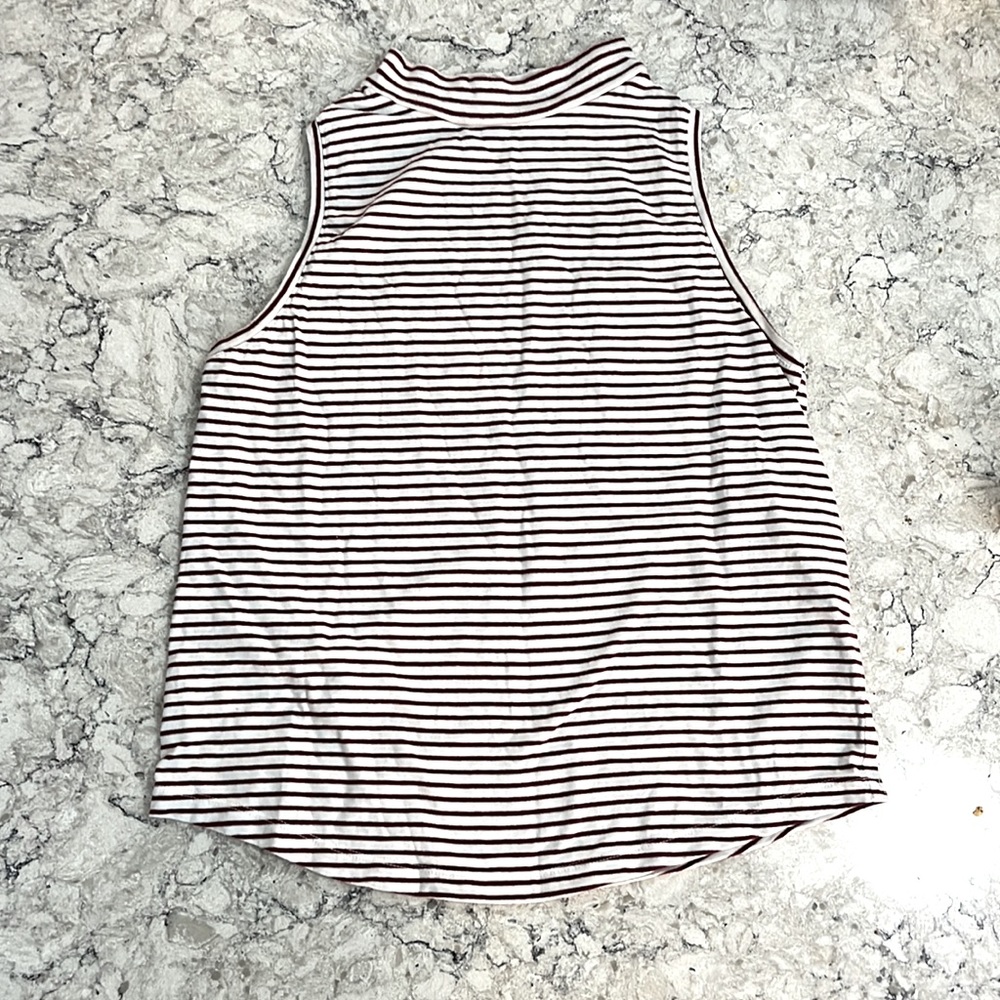 Red and white stripped medium universal thread top